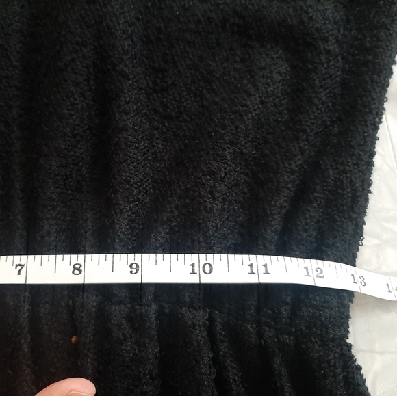 Vintage short sleeved  v-neck black dress with elastic waist - Picture 8 of 9